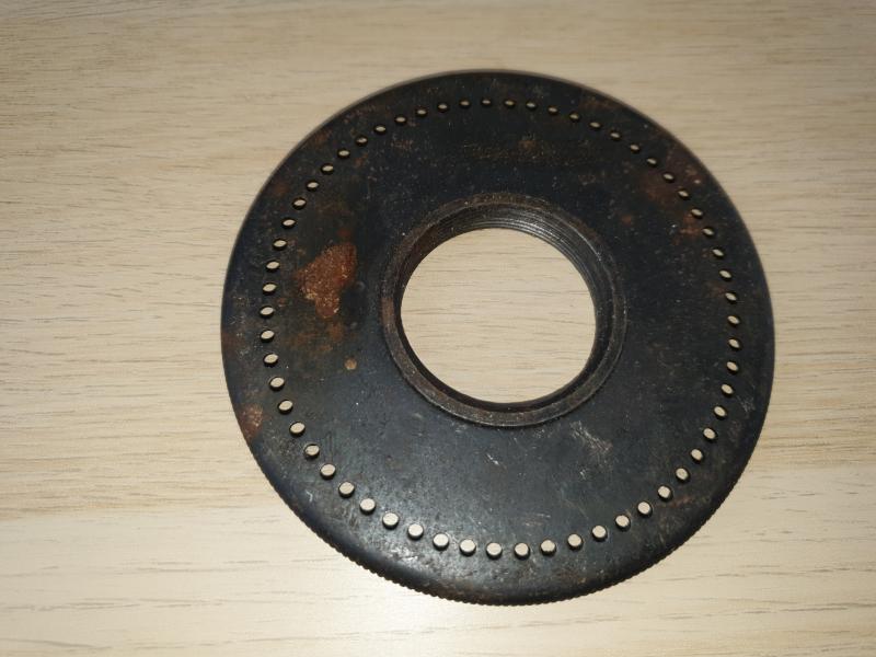 Quad mount upper vertical adjustment handwheel.